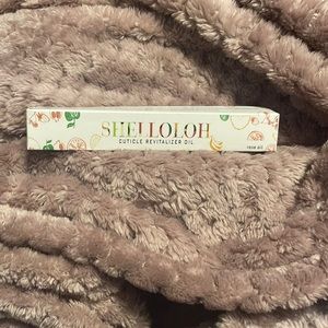 it is so smooth and it makes my cuticles feel 10 times better1000/10